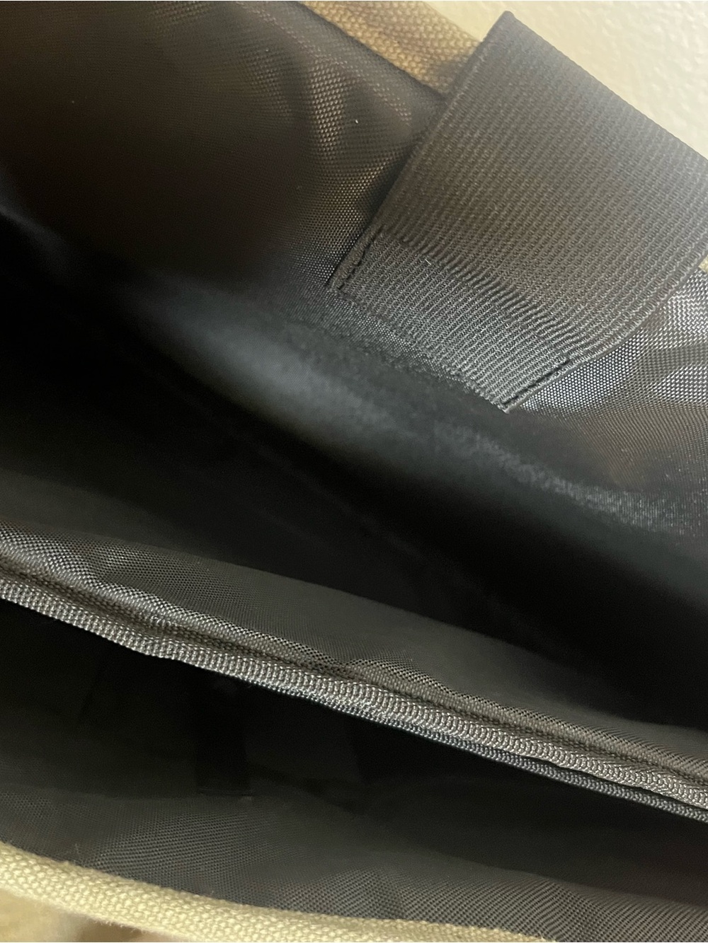 Harley-Davidson Olive Canvas Messenger Bag with Black Straps - Picture 4 of 6